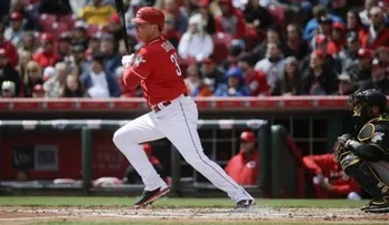 Suárez remolca tres en triunfo de los Rojos