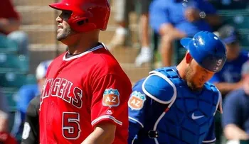 Nova lanzó bien, Machado la sacó y Pujols remolcó dos