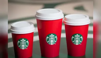 Las tazas rojas de Starbucks para Navidad generan controversia