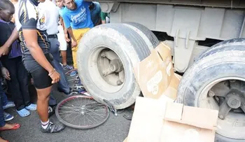 Hombre muere aplastado por un camión 