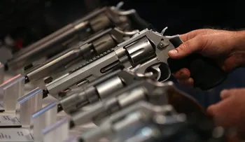 Tras masacre de Texas, Ejército agrega 4.000 nombres a su lista de prohibición de posesión de armas