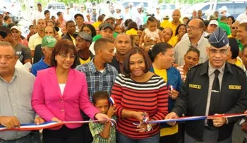 UERS inaugura redes eléctricas en  Los Capacitos