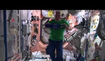 La tripulación de la EEI muestra cómo se divierte en órbita (VIDEO)