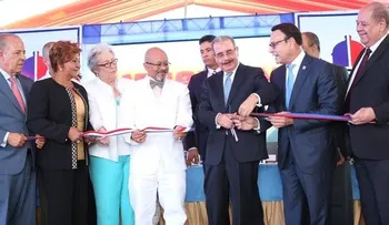 Medina inaugura centro de salud en La Romana