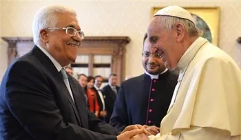 El papa llama ángel de la paz al presidente palestino 