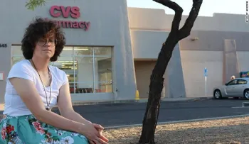 Mujer transgénero denuncia que un farmacéutico se negó a darle su tratamiento hormonal