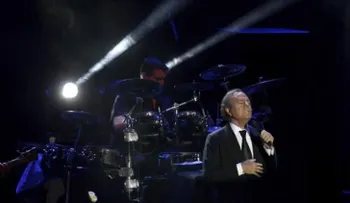 Julio Iglesias expresa su pesar por la muerte de su suegra. "Siempre hay por qué vivir, por qué luchar.