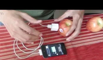 Sorprendente: cómo cargar tu celular con una manzana o un melón 