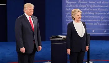 Los aviones de Clinton y Trump frente a frente en una insólita foto en vísperas del tercer debate