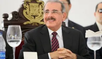 Danilo Medina pensiona a Mundito Espinal y a otros seis cronistas de arte 