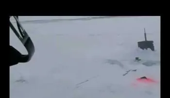 Helicóptero ruso halla un submarino nuclear de EE.UU. dañado atrapado en el hielo del Ártico