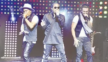 Grupo â??Ilegalesâ?, inagotable en fiesta de sus 20 años