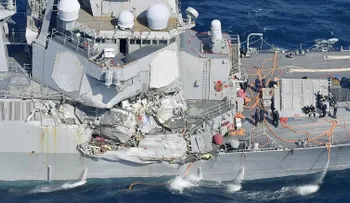 7 marineros estadounidenses desaparecen tras choque de buque de guerra en Japón