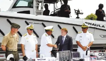Embajada EEUU dona lancha Armada para mejorar capacidad
