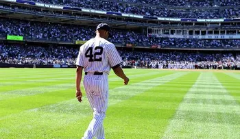 Honran A Mariano Rivera con una Avenida en El Bronx