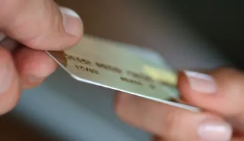 Bancos dejan sin efecto cargo del 1% al consumo en el exterior con tarjetas de crédito