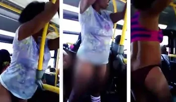 Una mujer se quitó la ropa interior en un autobús