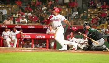 Salida de Sánchez guía victoria de Leones sobre Estrellas