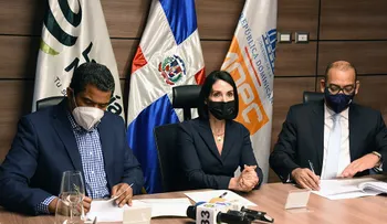 Primera Dama sirve de Madrina en acuerdo firmado entre el MOPC y Lotería Nacional para construir viviendas sociales en LMF