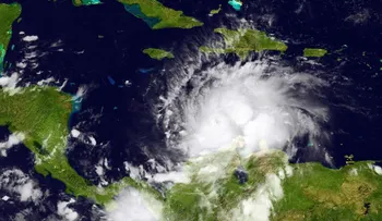 El peligroso huracán Matthew se enfila hacia Haití y Jamaica