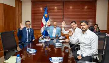 Comisión presenta plan para beneficiar jóvenes dominicano