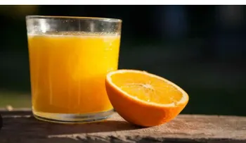 Expertos recomiendan comer la naranja entera, no en jugo