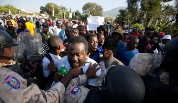 Dimite el primer ministro haitiano; sigue crisis electoral