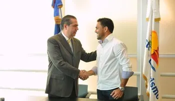 Ministro de Turismo dice sentirse orgulloso de patrocinar a Víctor Estrella