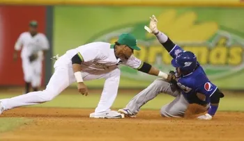 Licey derrota 4-3 a las Estrellas en la entrada número 13