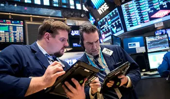 Dow cae 459 puntos ante el miedo de una guerra comercial y la baja de Amazon
