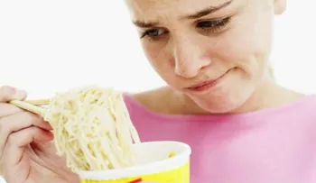 Las sopas instantáneas calman el hambre, pero mira lo que hacen a tu cuerpo sin que lo notes 
