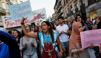Miles de europeos se solidarizan con los refugiados que huyen de las guerras y la persecución