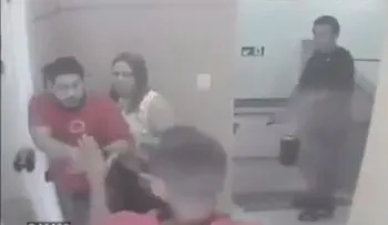 IMAGENES FUERTES: Hombre mata a tiros a uno de dos asaltantes
