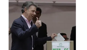 Tras dura campaña, colombianos votan sobre la paz