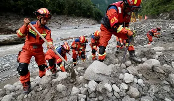 China eleva a 16 los muertos por la riada en el Tíbet y mantiene 546 desaparecidos