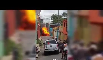 Una camioneta con sistema de gas, explota en Gualey