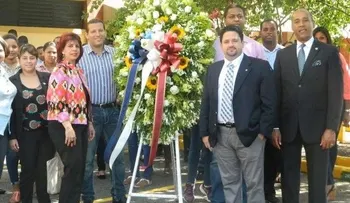 Unicaribe y Escuela de Negocios depositan ofrenda por Día Nacional del Administrador