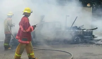 Fuego quema siete talleres de ebanistería y dos casas en Santiago