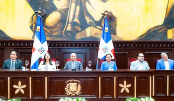 Senado reconoce a profesionales de la medicina por sus aportes al país