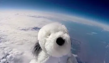 Perro de peluche alcanza la estratosfera