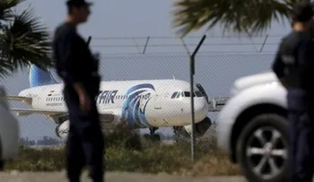 Secuestran avión egipcio, aterriza en Chipre y liberan pasaje