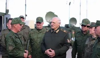 Bielorrusia realiza maniobras militares cerca de la frontera con la UE y libera a 25 presos políticos en un acuerdo con EE.UU.