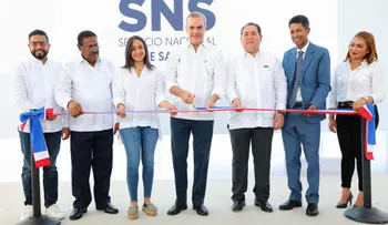 Presidente Abinader inaugura remozada área de Emergencia del Hospital Robert Reid Cabral