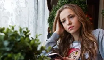 Adolescentes "atrapadas" por uso de redes sociales tienen dos veces más posibilidad de padecer depresión