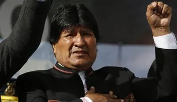 Himno a Evo Morales molesta a militares