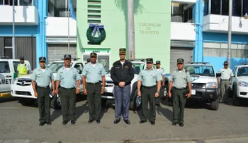 AMET sorprende 18 conductores utilizando vehículos con gomas lisas y 64 sin luces.