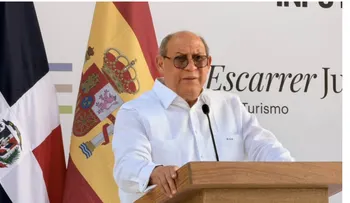 Gobierno impulsa revolución educativa, dice Santos Badía