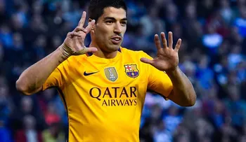 Barcelona se sacude, apabulla 8-0 a La Coruña, pero sigue empatado con Atlético