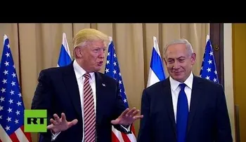 El incómodo momento en que Trump se niega a darle la mano a Netanyahu (VIDEO)