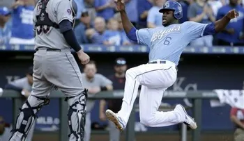 Lindor frustra juego sin hit de Madson en triunfo de Reales